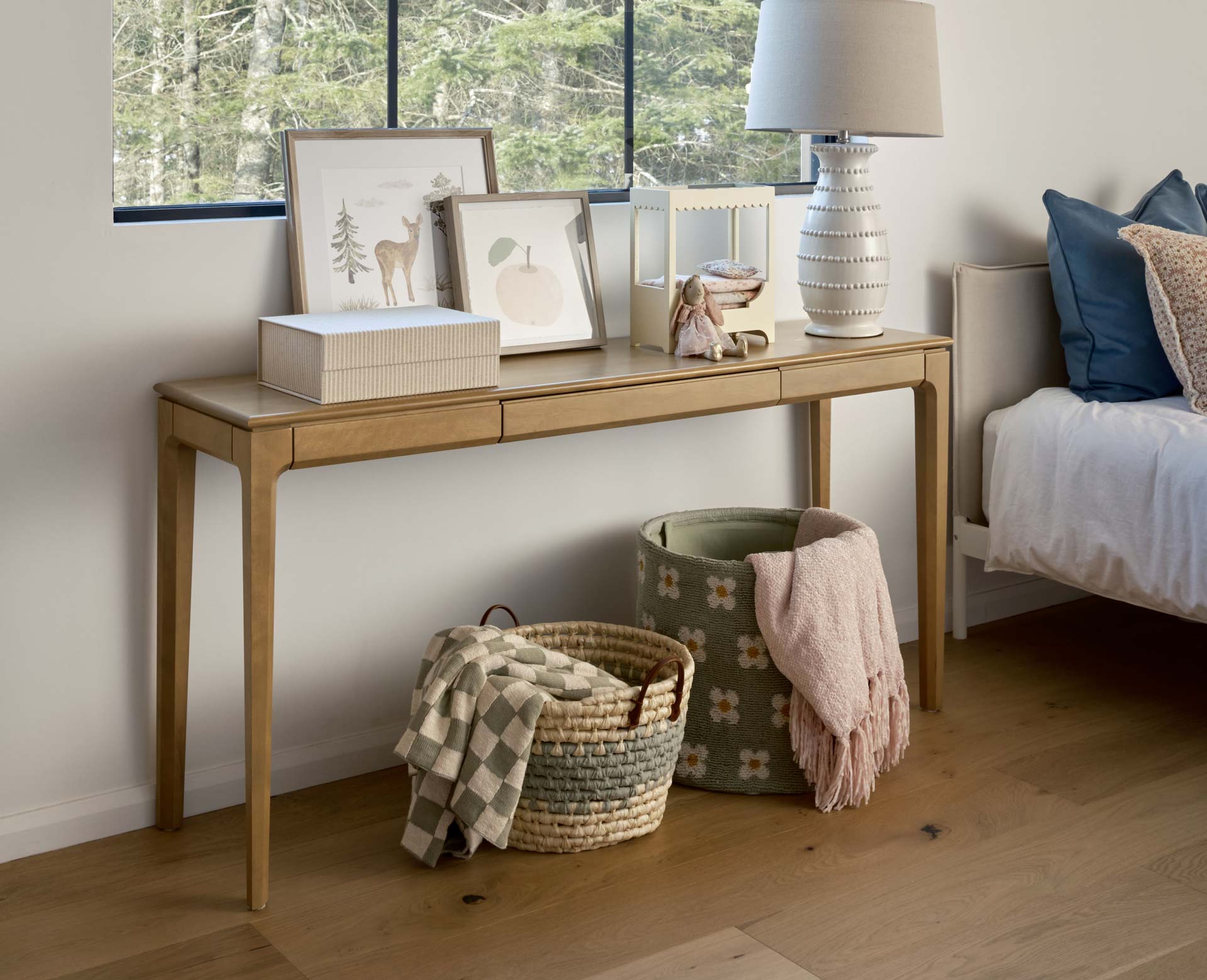 console-table_1920x1560